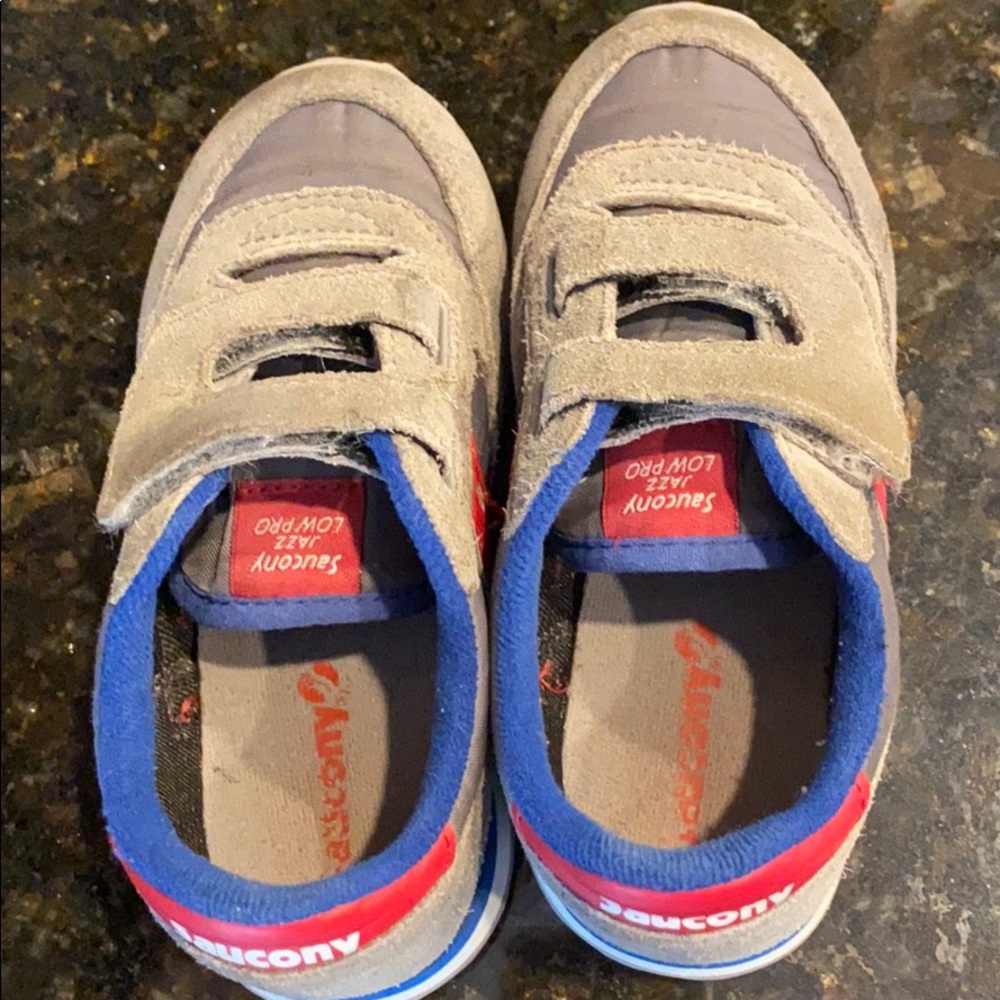 Saucony Velcro tennis shoes
